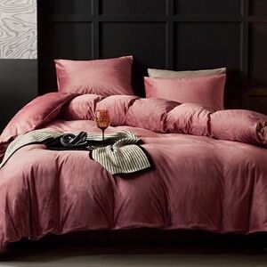 🆕 3 piece Pink Velvet Duvet Cover Set in size KING